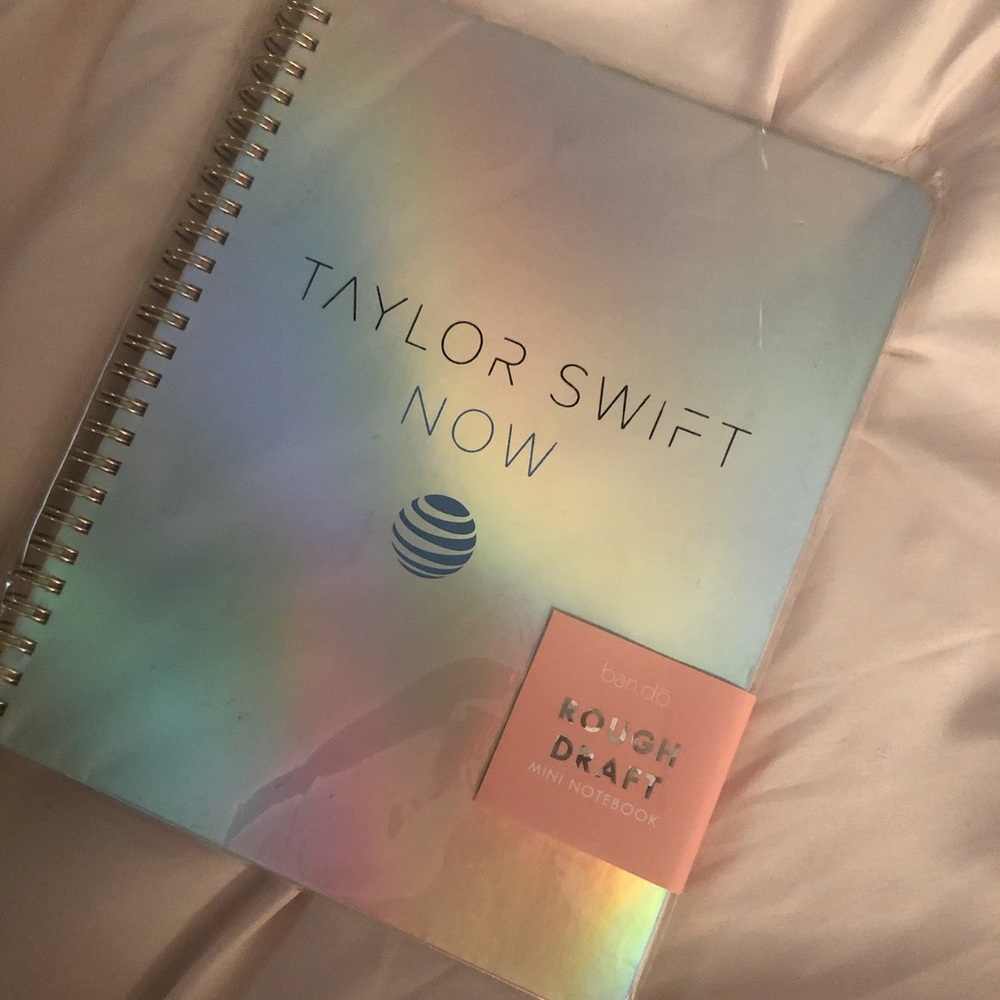 Taylor Swift Now ATT notebook